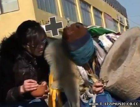 Видео бичлэг:: Монгол бөө ээжтэй нь нас барсан хүүг уулзуулав